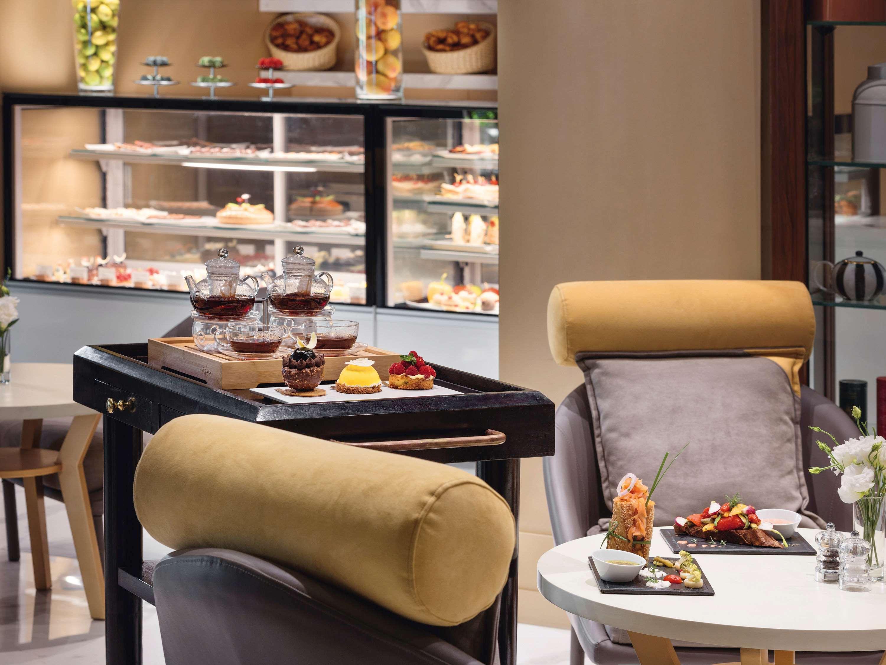 Moevenpick Hotel & Casino Malabata Tanger Εξωτερικό φωτογραφία The Lounge at the airport