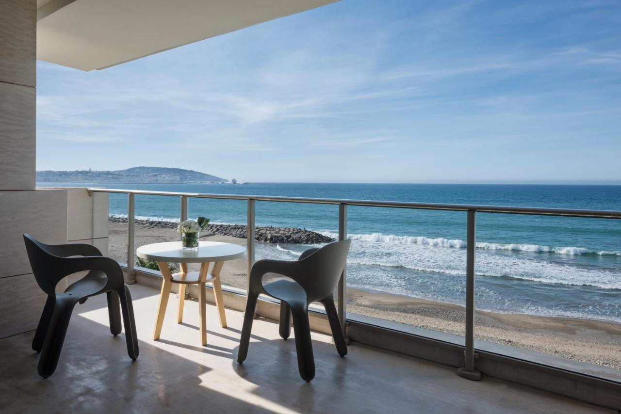 Moevenpick Hotel & Casino Malabata Tanger Εξωτερικό φωτογραφία Balcony of a hotel room